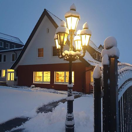 Fewo Winter In Der Villa Waldrand Mit Zwei Balkonen Bad Wünnenberg Esterno foto